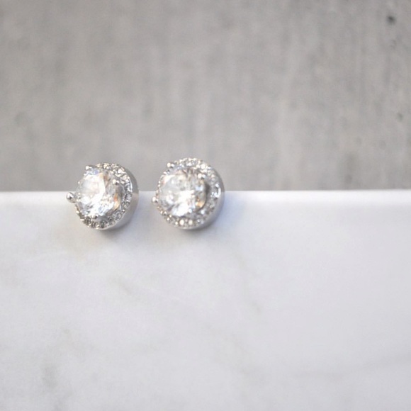 Jewelry - 18k silver stud earrings